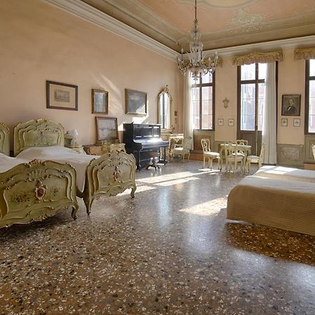 Vintage Venice Apartment Exterior photo