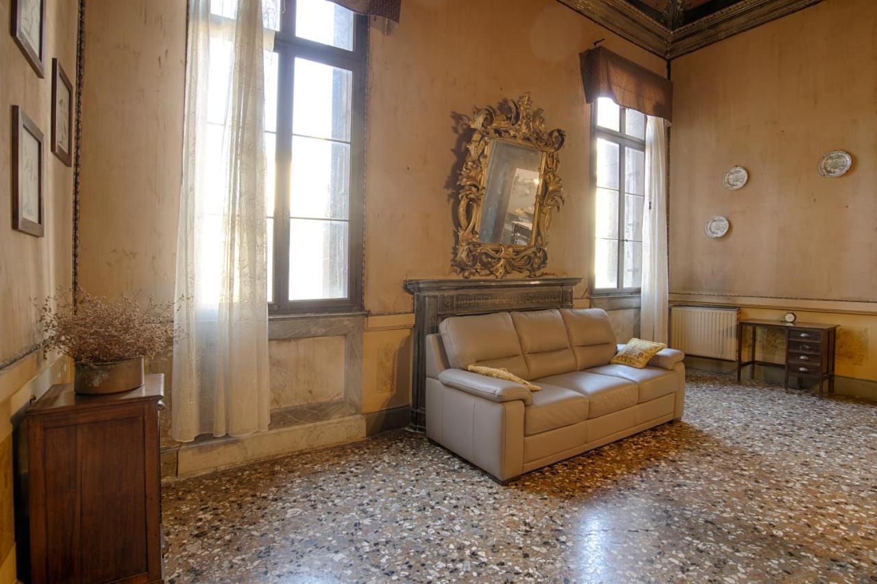 Vintage Venice Apartment Exterior photo