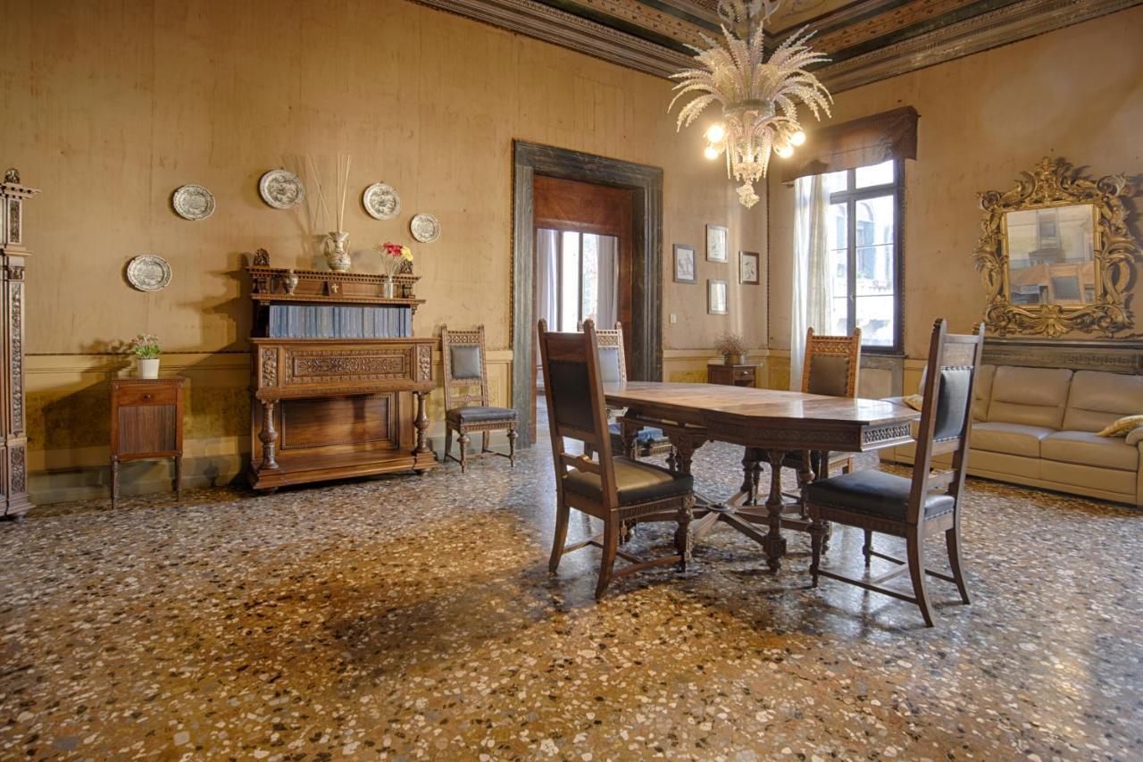 Vintage Venice Apartment Exterior photo